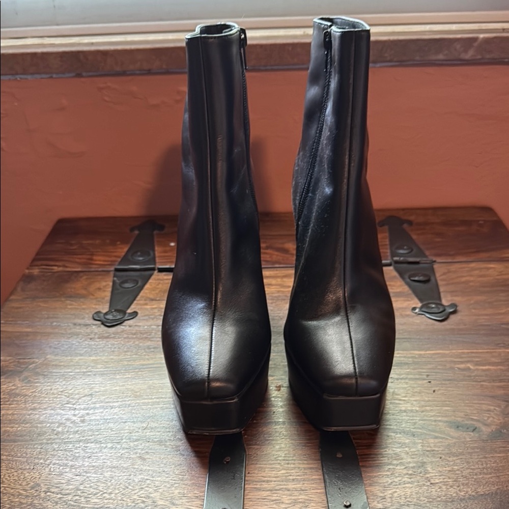 Sleek Black Platform Ankle Boots with Chunky Platform Sole